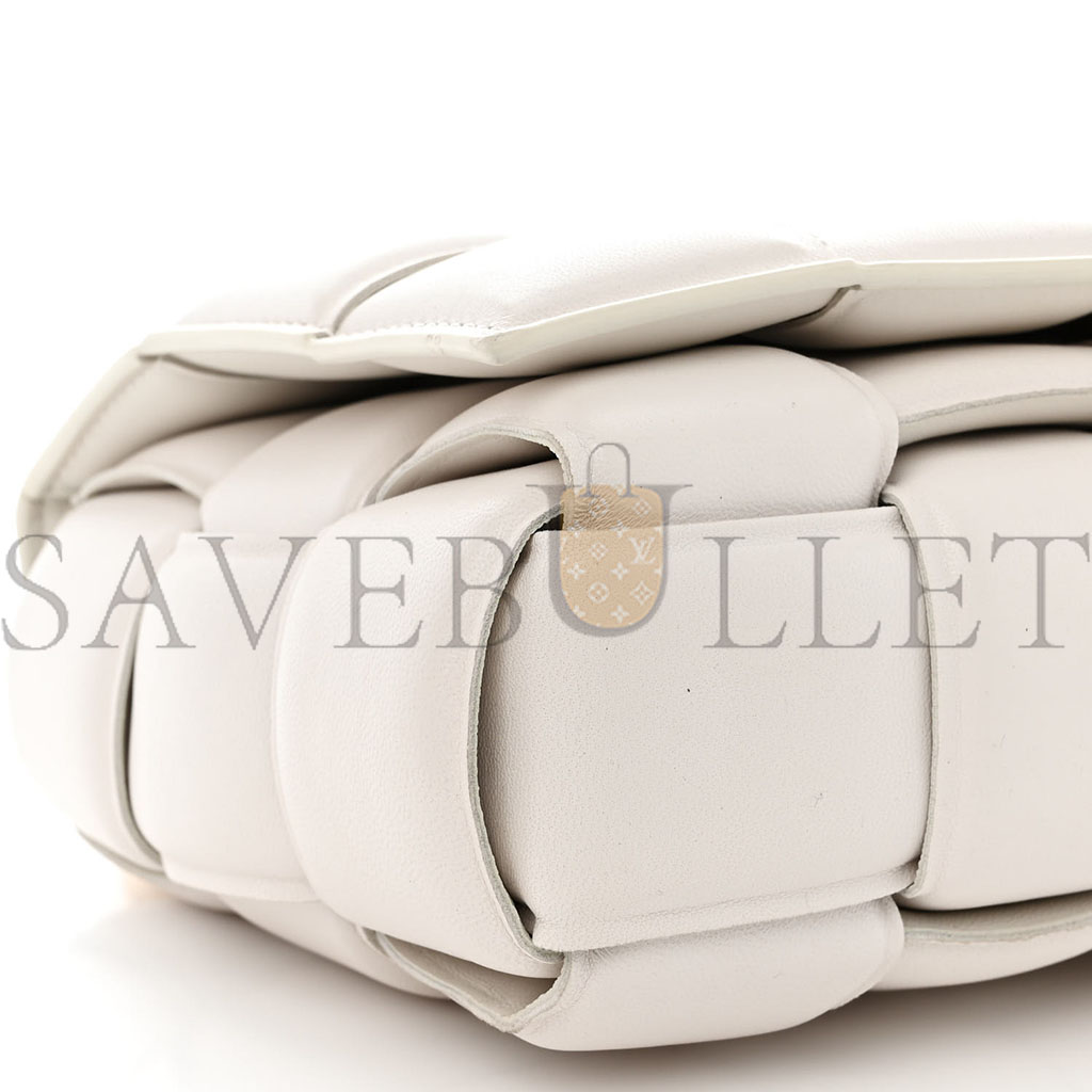 BOTTEGA VENETA LAMBSKIN MAXI INTRECCIO PADDED CHAIN CASSETTE CROSSBODY BAG WHITE  (27*17*8cm)