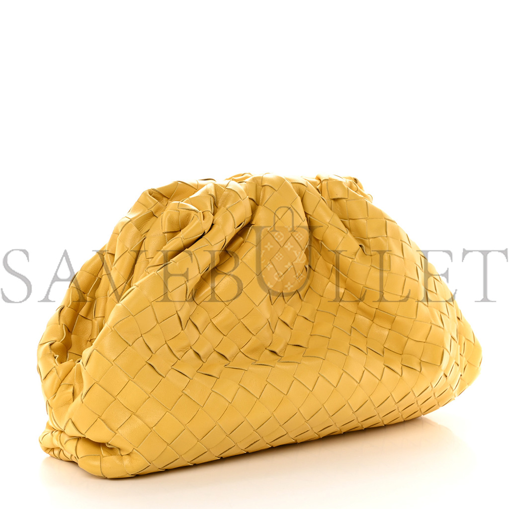 BOTTEGA VENETA NAPPA MAXI INTRECCIATO THE POUCH OVERSIZED CLUTCH CORN  (38*21*8cm)