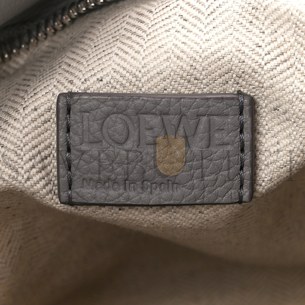 LOEWE SOFT GRAINED CALFSKIN SMALL PUZZLE EDGE BAG PEARL GREY (24*16.5*10.5cm)